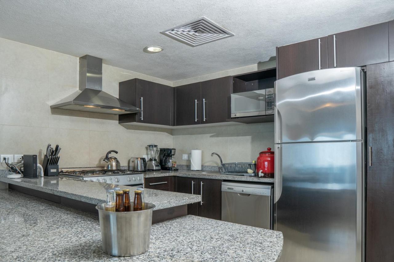 Ocean Front Condo Sleeps 4 Adults-Grand Venetian T3000-1606 Puerto Vallarta Luaran gambar