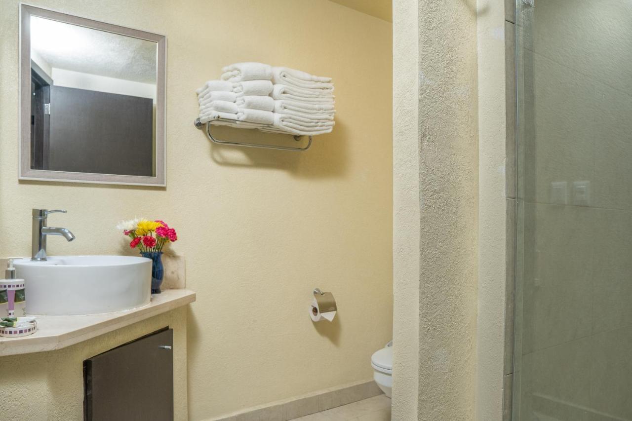 Ocean Front Condo Sleeps 4 Adults-Grand Venetian T3000-1606 Puerto Vallarta Luaran gambar